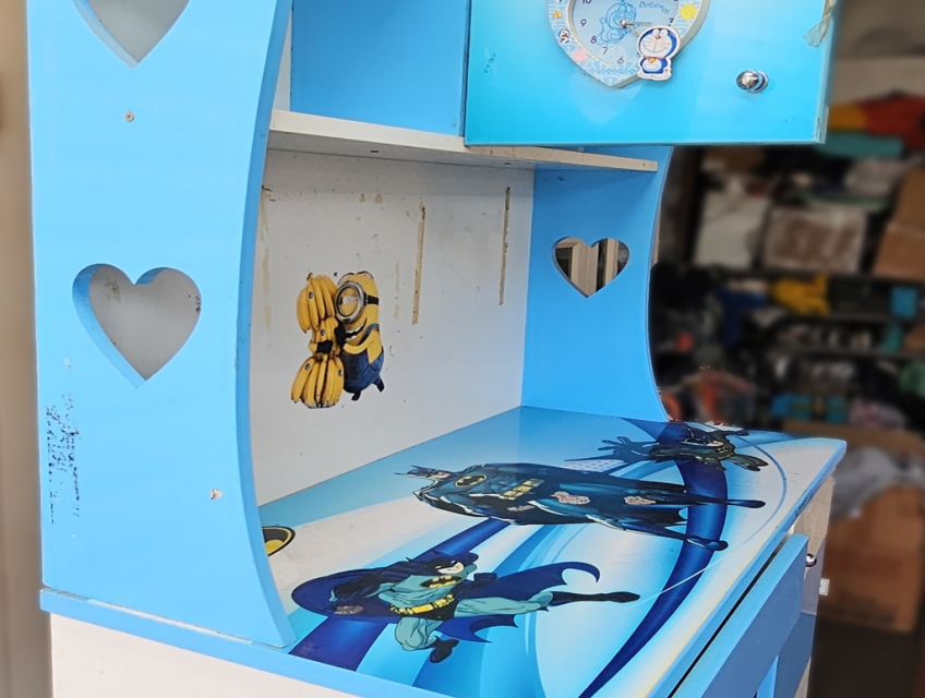 Thanh lý bàn học sinh màu xanh còn mới (hình thật)