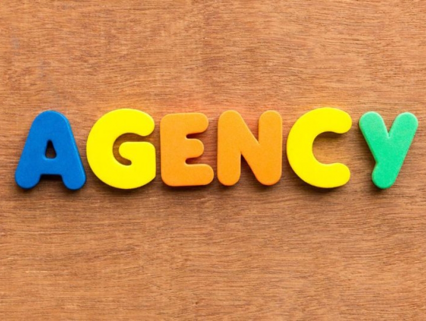 Nên thuê Agency hay tự làm