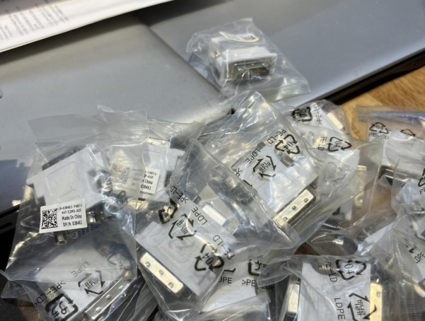 Cục chuyển đổi Dell DVI Male to VGA Female Adapter #CN-038461 DP/N 0J8