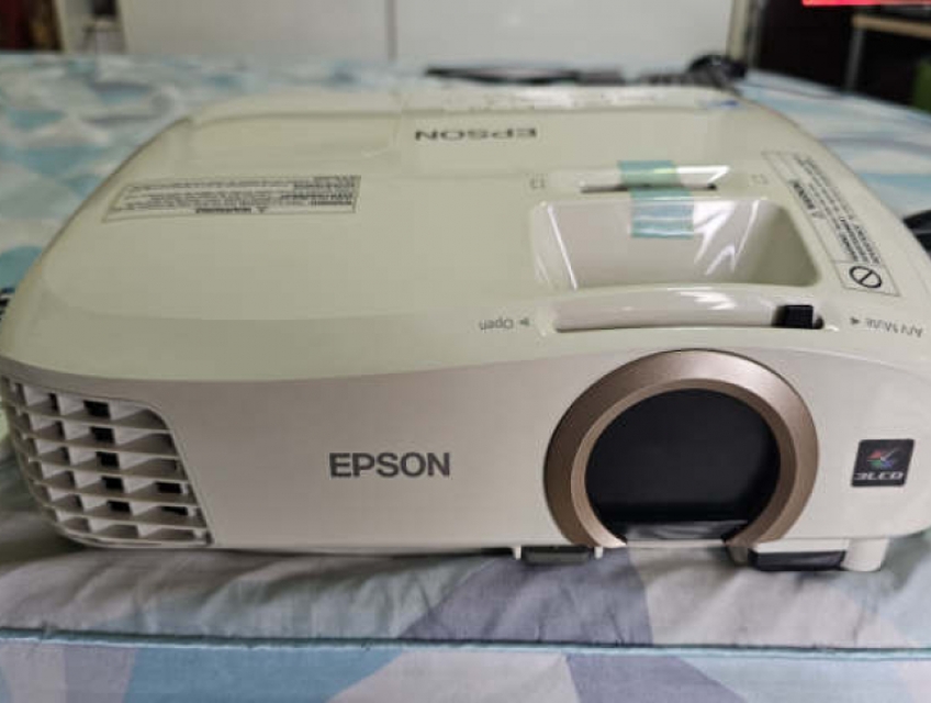 Epson PowerLite Home Cinema 2045 Full HD