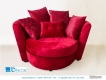 Sofa nhung đỏ.