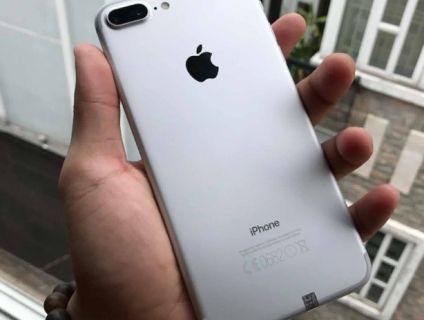 iPhone 7 Plus 128gb Silver likenew 99%