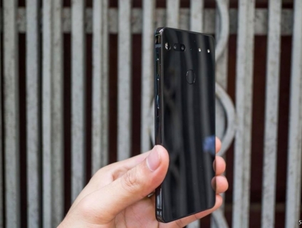 Essential Phone PH1 " Sát thủ của Iphone "