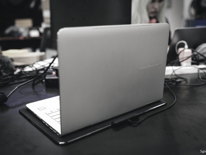 Cần bán lại LAPTOP HP cảm ứng xoay dc 360 độ HP SPECTRE 13 X360 G2