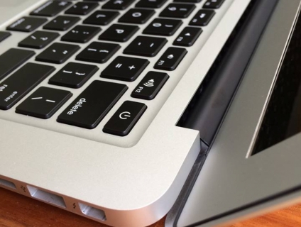 Laptop macbook air 2015, i7 – 2,2G, ram 8G, ssd 256G, zin100%, giá rẻ