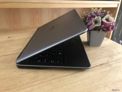 DELL LATITUDE E7240 core i5 - 4300U,ram 4G,SSD 128gb
