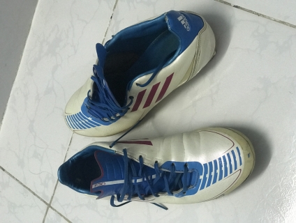 Cần bán đôi giày adidas chính hãng size 8,5