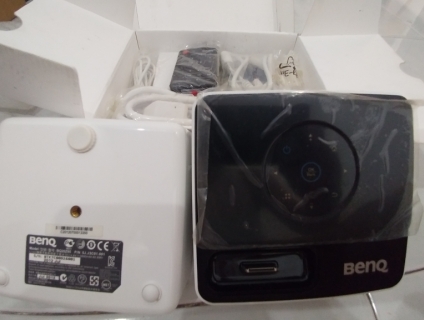 Cần bán: Máy chiếu Projector LED BENQ HD modelGP2 gồm dock Pin giá 3T