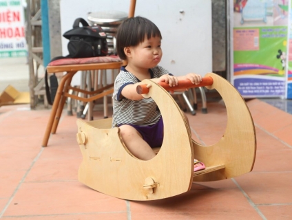 Du thuyền bập bênh ET010