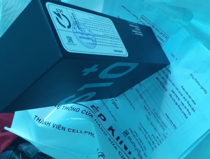 Cần bán s10 plus mau xanh , chính hãng xài lướt 10 ngày.