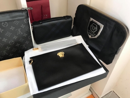 Bán vài em clutch hàng hiệu đời mới hàng VIP