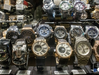 Tại sao đồng hồ Patek Philippe hay Rolex luôn ở tình trạng hết hàng?