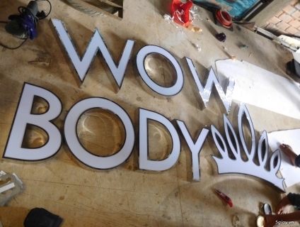 Nhận làm bảng hiệu chữ inox lồng mặt mica đẹp