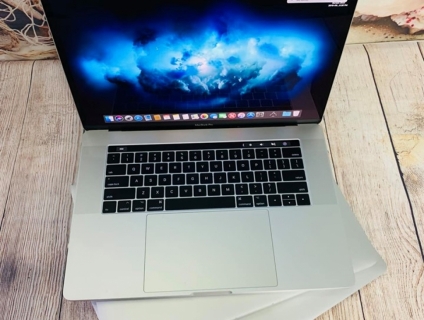Macbook Pro touch bar 15” 2016 MLW72 MLW82 silver New 99%