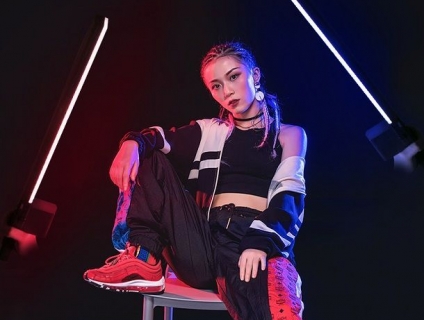 Đèn Led quay phim YongNuo YN360 với thiết kế dạng thanh dài