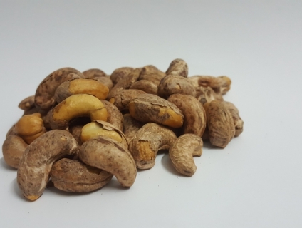 Hạt điều rang muối Bình Phước còn vỏ lụa