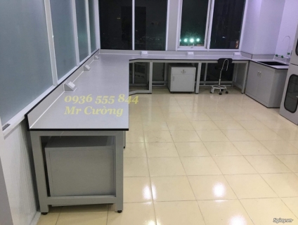 Bàn thí nghiệm áp tường