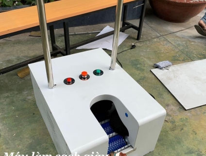 Máy làm sạch giày