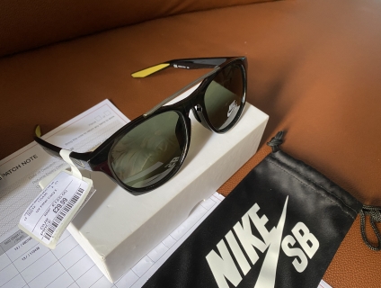 Kính Nike chính hãng săn sales tại Anh chống 100%UV có Bill