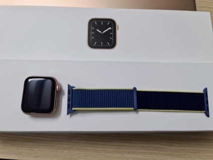 Đồng hồ Apple Watch Series 5 GPS gold 40mm dây sport loop, như mới