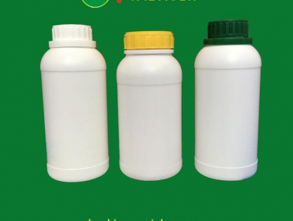 Chai nhựa 500ml đựng thuốc bảo vệ thực vật.