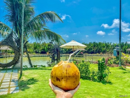 Linh Ứng travel tỏa sáng muôn vẻ đẹp