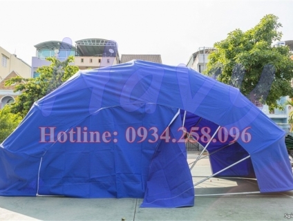 Mái bán nguyệt che xe hơi màu xanh da trời,