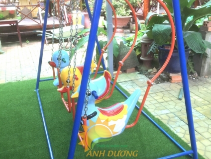 Xích đu ba ngồi ngồi