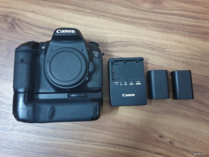 Máy ảnh Canon 7D (body + Grip + 2 pin) đang dùng tốt, ngoại hình đẹp