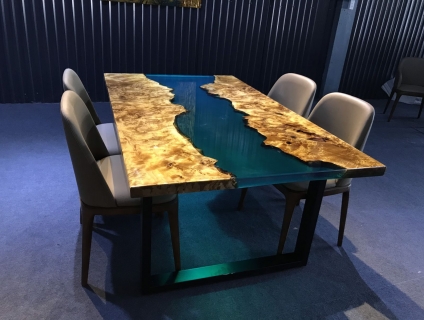 Mẫu bàn gỗ epoxy tại Nha Trang