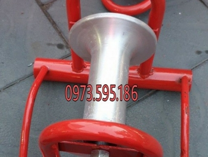Con lăn kéo cáp mặt đất