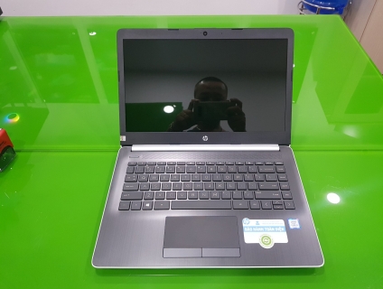 Bán HP 14CK Core i3 7020U màu bạc zin tem hãng đẹp keng mỏng nhẹ