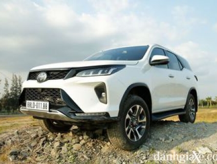 Đánh giá xe Toyota Fortuner Legender 2022: Thay đổi nhẹ nhưng đúng lúc