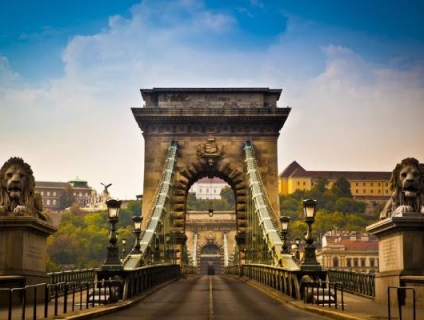 Széchenyi Chain Bridge - Cầu Xích nối liền 2 nửa Budapest