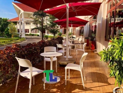 Bàn ghế composite làm theo đơn đặt hàng