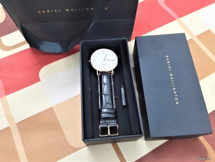 Cái đồng hồ Deniel Wellington chính hãng mới 100%