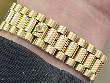 Rolex 18038 vỏ vàng đúc 18k phiên bản được coi là hiếm nhất