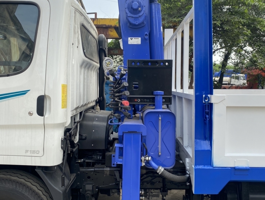 Xe tải Hyundai 110XL gắn cẩu