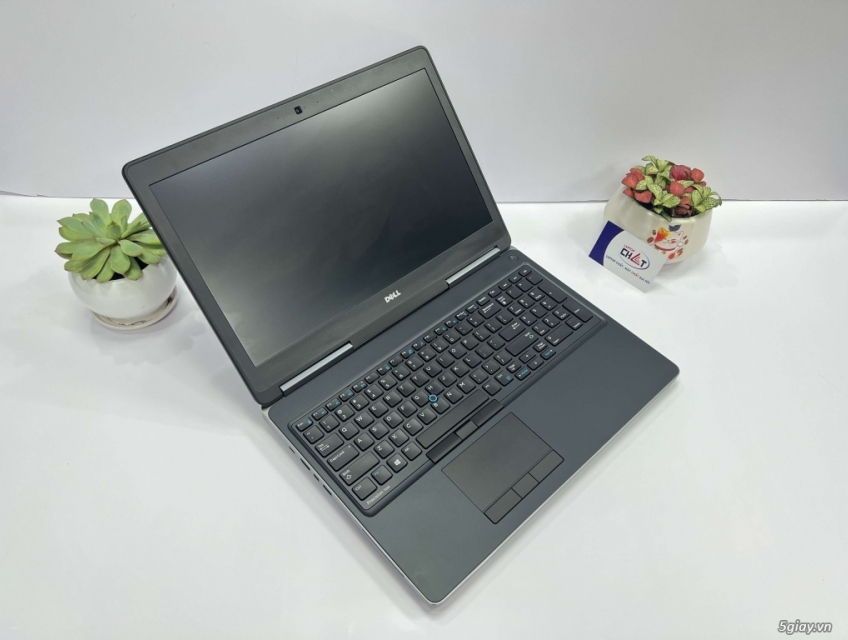 Dell Precision 7520 Xeon E3-1505 V6, 16G, 512G, Quadro M2200m 4G, FHD