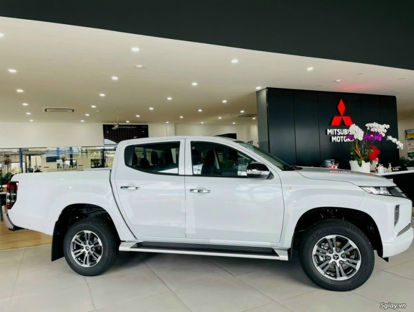 Mitsubishi Triton GLX 4x2 AT MY23, Mới 100%, Màu Trắng, Giao ngay