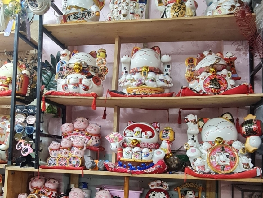 Sang hết tiệm mèo thần tài