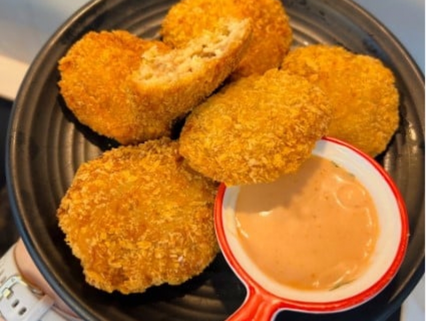 Bật mí cách làm bánh gà phô mai béo ngậy nóng hổi - Sing Chicken