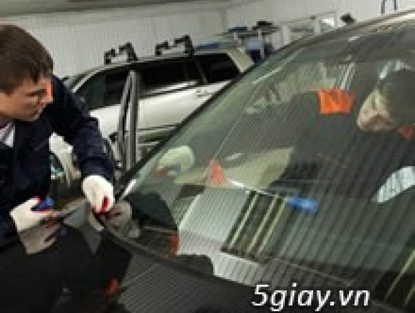 Thay Kính xe ô tô tận nơi tại Bình Dương 0911.317.233