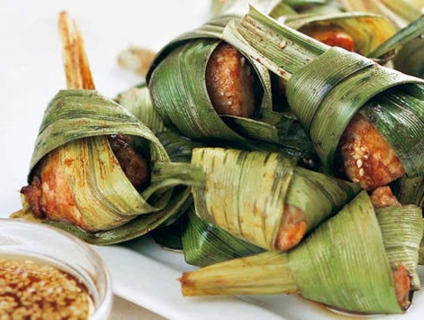 Cơm gà Hải Phòng hướng dẫn bạn cách làm gà cuộn lá dứa siêu ngon