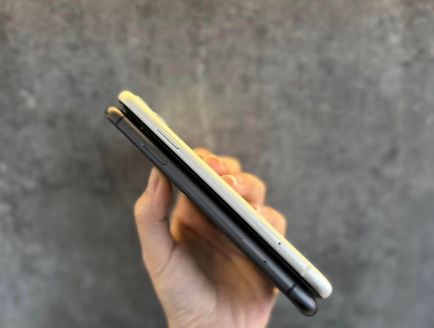 iPhone 11 128G Black/ Silver