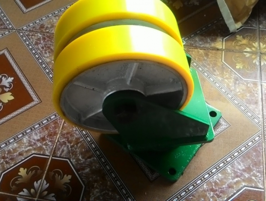 Bánh xe đẩy hàng PU lõi thép | lõi gang