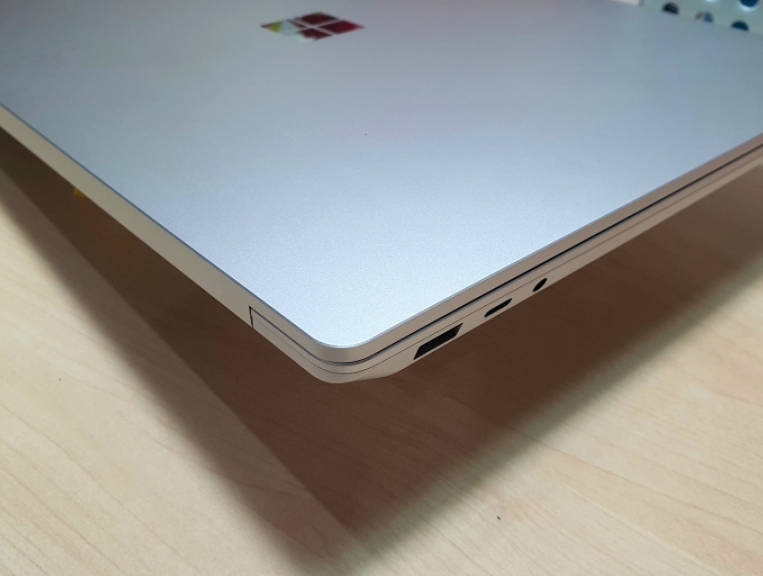 #Surface_Laptop_3 em trai gửi bên nhật về  ko dùng quen.