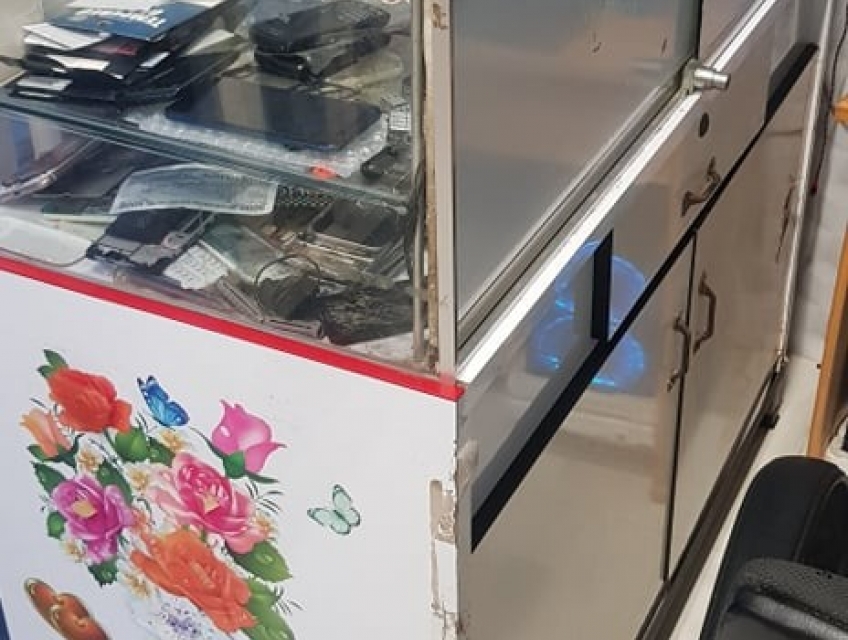 tủ điện thoại củ