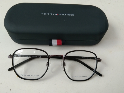Gọng cận tonny Hilfiger new chính hãng săn sales tại Anh
