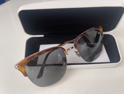 Kính new CK chống 100%UV săn sales tại Anh chính hãng